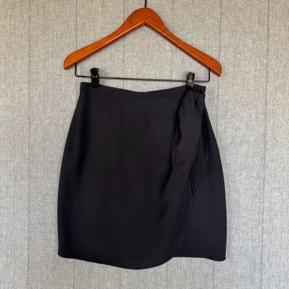 90s Vinatge DKNY Donna Karan New York Black Crepe Wrap Front Short Skirt Size 6 - Picture 1 of 13